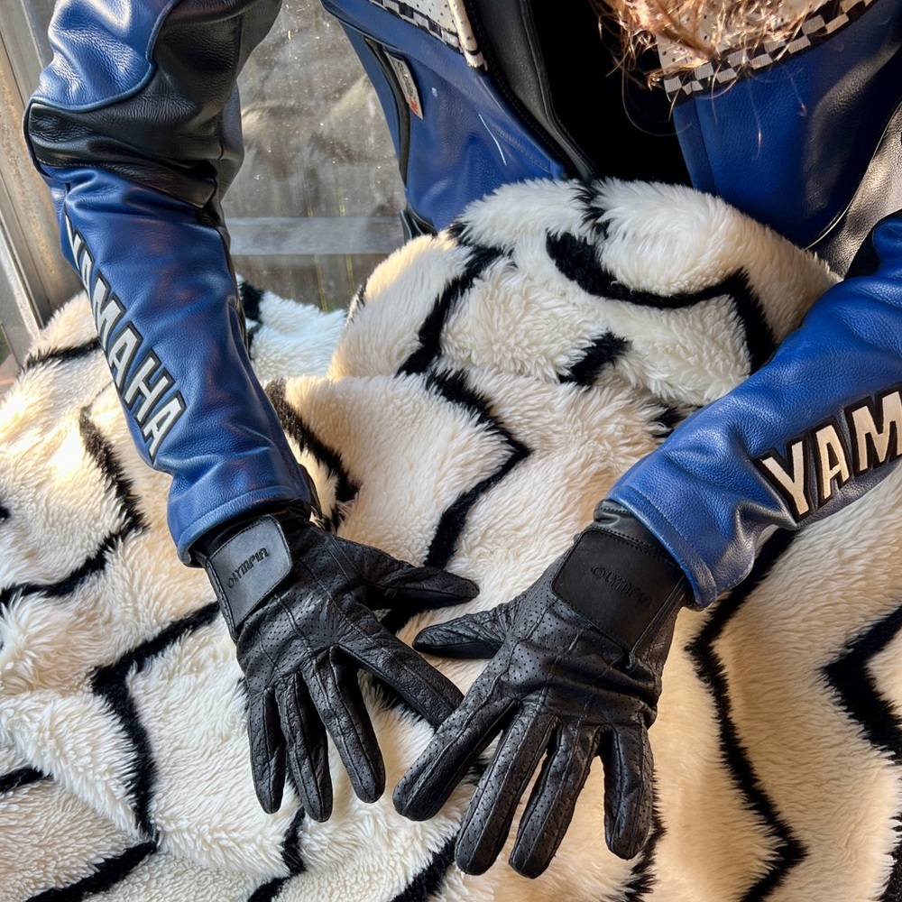 Motorcycle gloves for women - Size small - gel palms for added comfort! - Picture 2 of 14